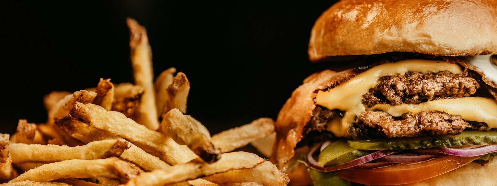 Cheeseburger with seasoned fries